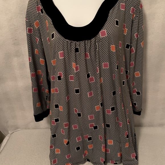 A blouse - Picture 1 of 3